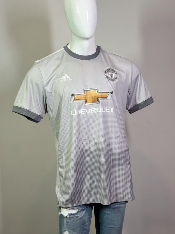 Manchester United 17-18 Tercero